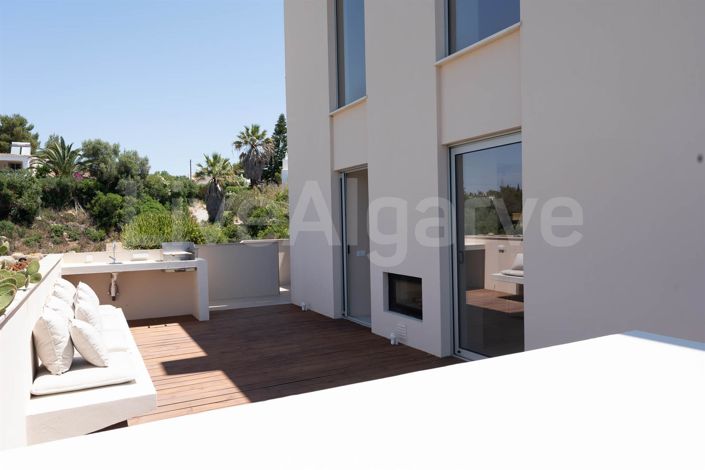 Image No.18-4 Bed House for sale