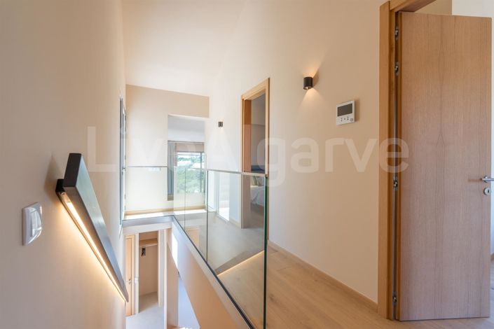 Image No.22-4 Bed House for sale