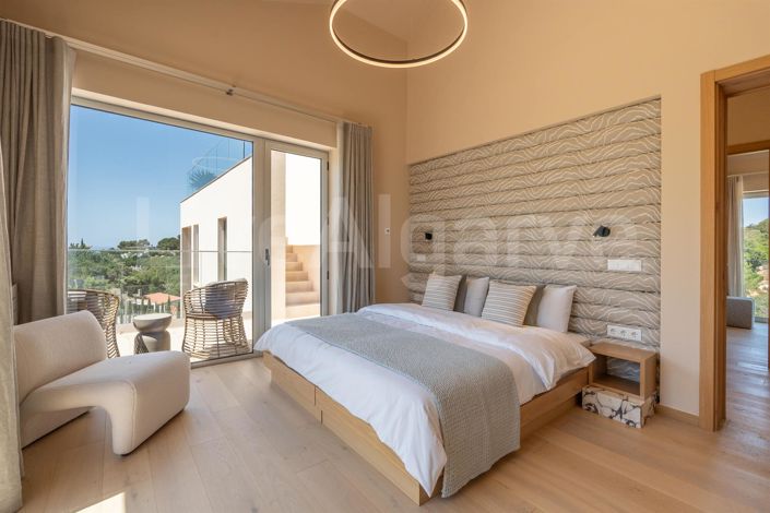 Image No.24-4 Bed House for sale