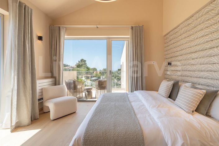 Image No.25-4 Bed House for sale