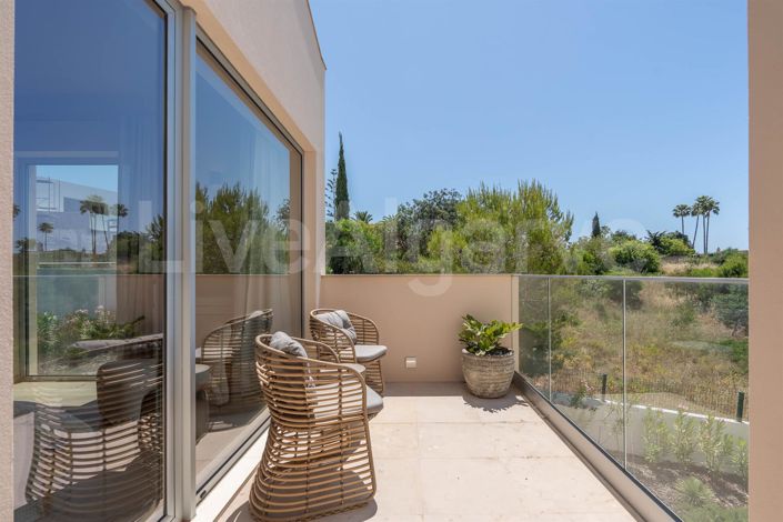 Image No.26-4 Bed House for sale