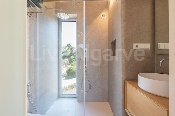 Image No.27-4 Bed House for sale