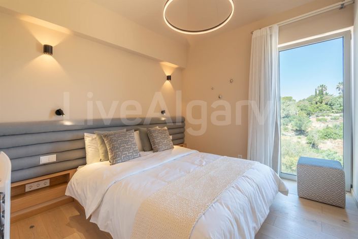 Image No.36-4 Bed House for sale