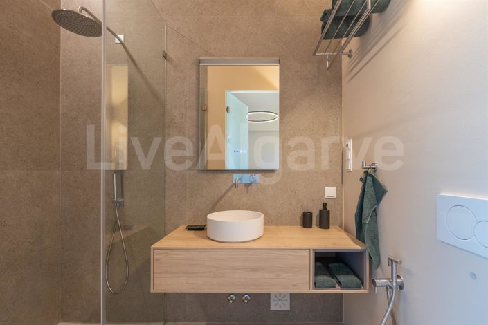 Image No.37-4 Bed House for sale