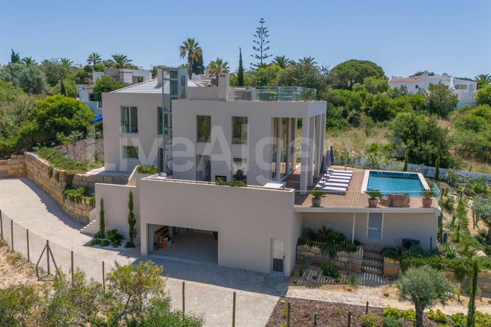 Image No.38-4 Bed House for sale