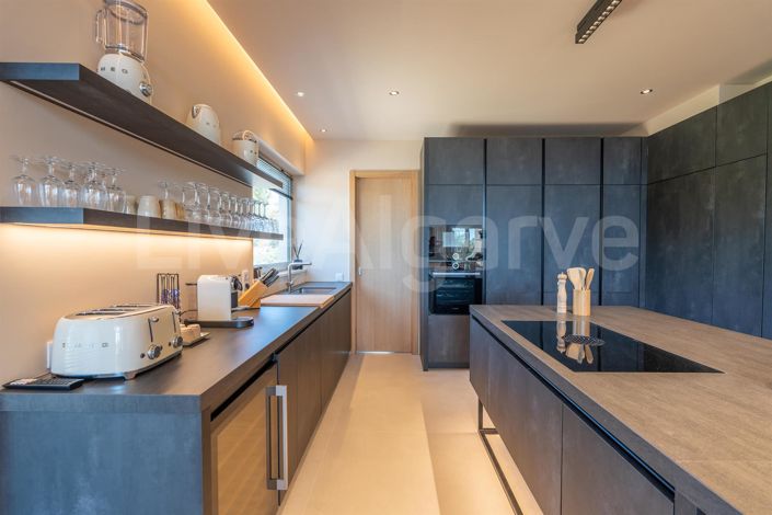 Image No.9-4 Bed House for sale