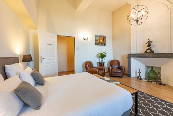 Image No.10-8 Bed Property for sale