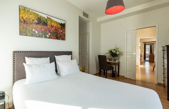 Image No.11-8 Bed Property for sale