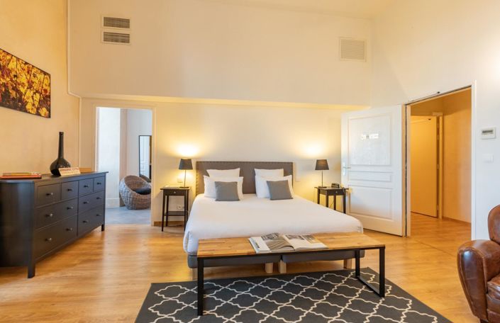 Image No.12-8 Bed Property for sale