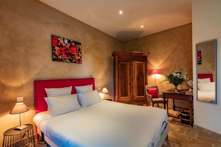 Image No.14-8 Bed Property for sale