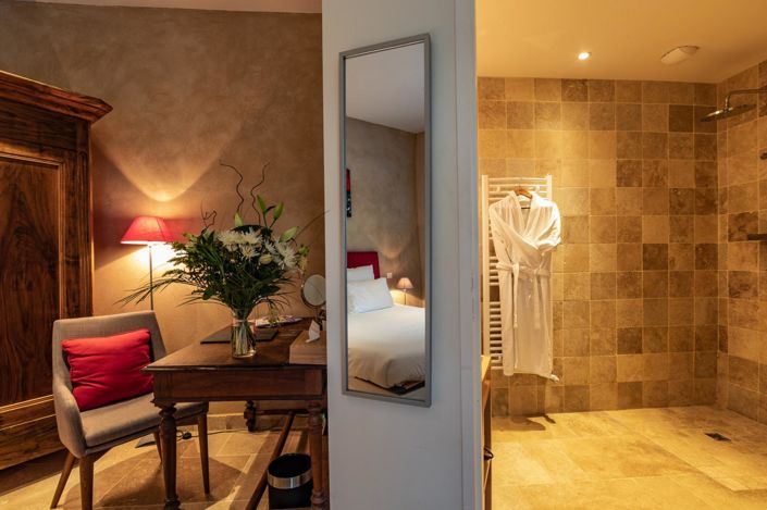 Image No.15-8 Bed Property for sale