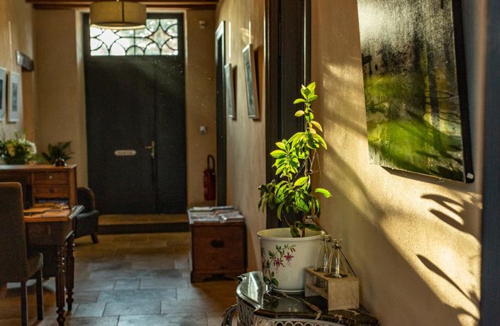 Image No.19-8 Bed Property for sale