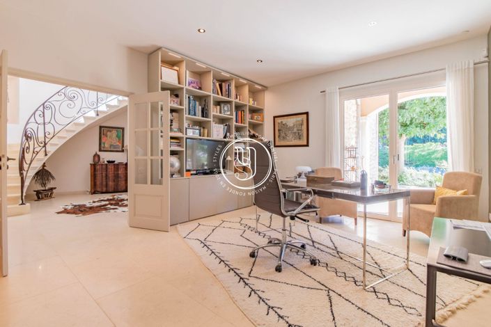 Image No.10-6 Bed House for sale