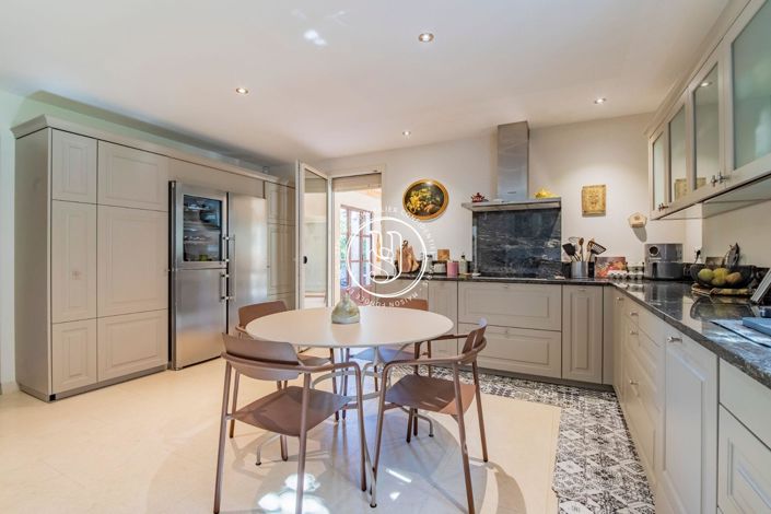 Image No.12-6 Bed House for sale