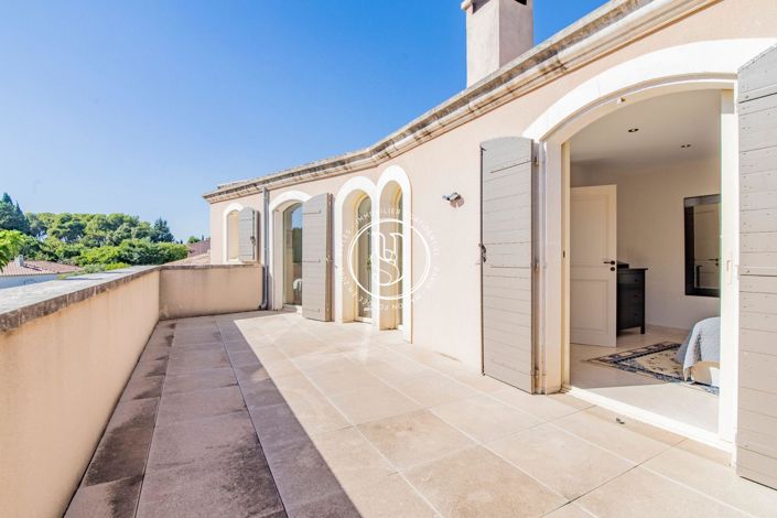 Image No.13-6 Bed House for sale