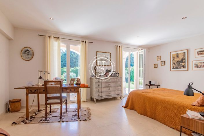 Image No.14-6 Bed House for sale