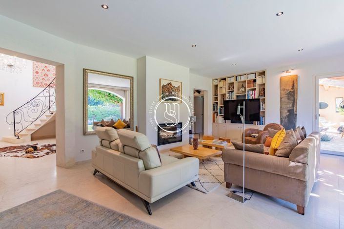 Image No.4-6 Bed House for sale