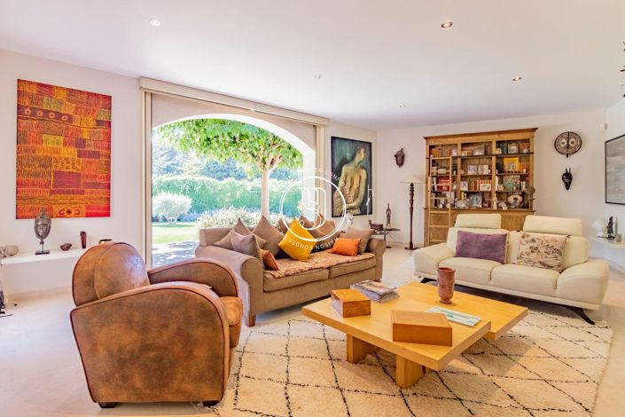 Image No.6-6 Bed House for sale