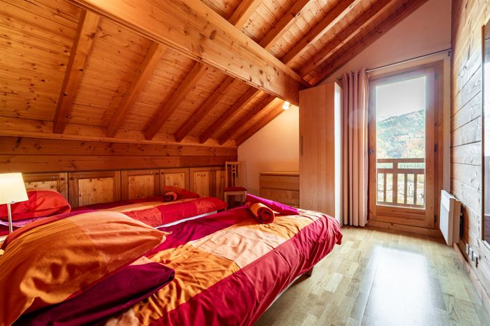 Image No.15-4 Bed House for sale