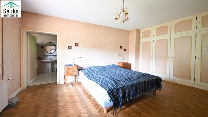 Image No.10-3 Bed House for sale