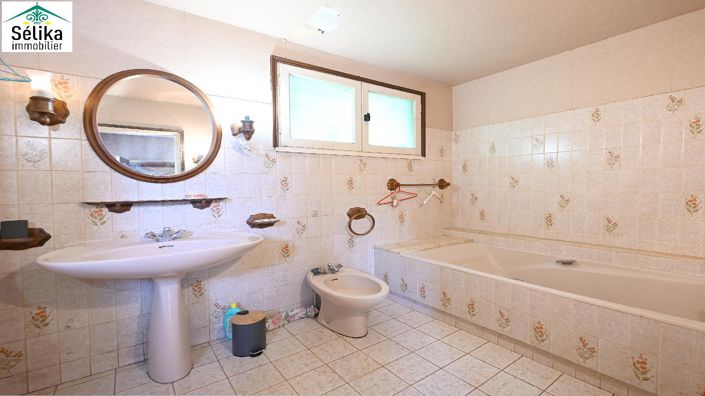 Image No.11-3 Bed House for sale