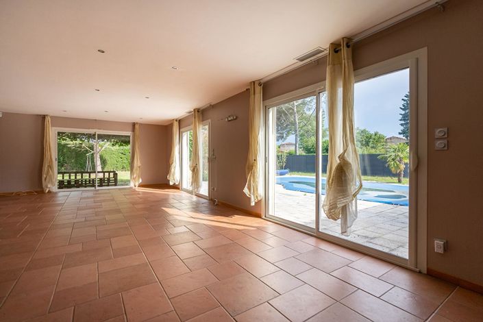 Image No.10-4 Bed House for sale