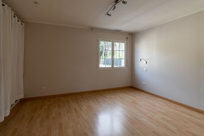 Image No.12-4 Bed House for sale