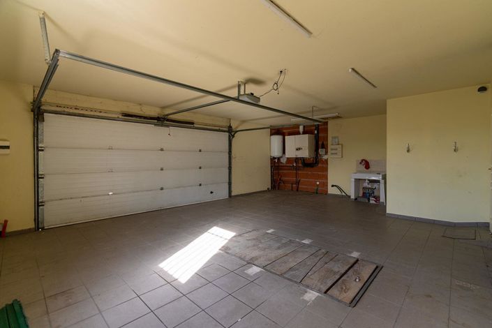 Image No.18-4 Bed House for sale