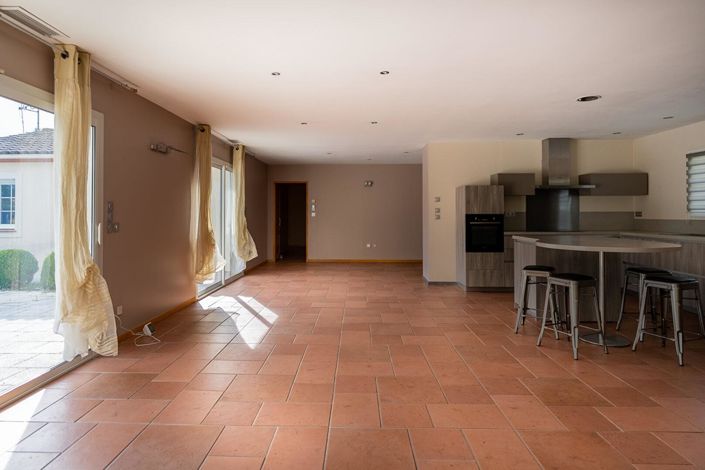 Image No.8-4 Bed House for sale