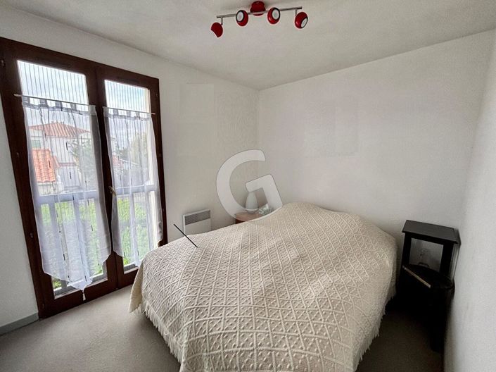 Image No.5-2 Bed House for sale