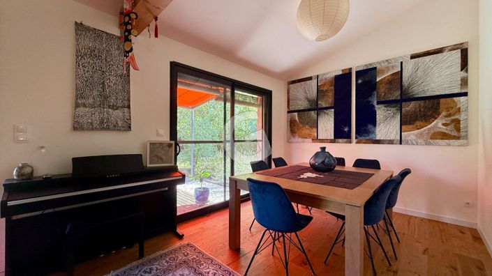 Image No.8-3 Bed House for sale