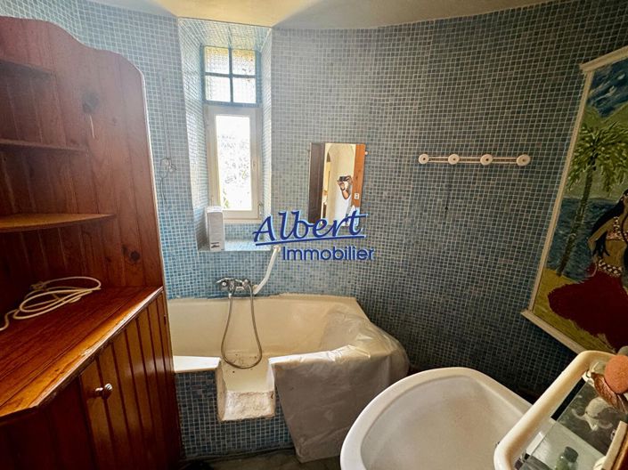 Image No.10-3 Bed House for sale