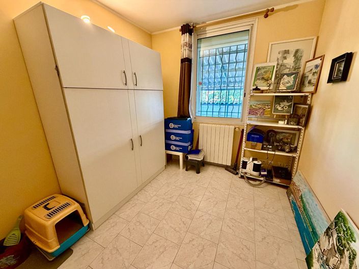 Image No.11-3 Bed House for sale