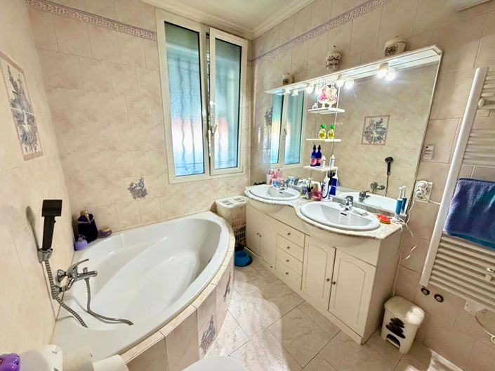 Image No.12-3 Bed House for sale