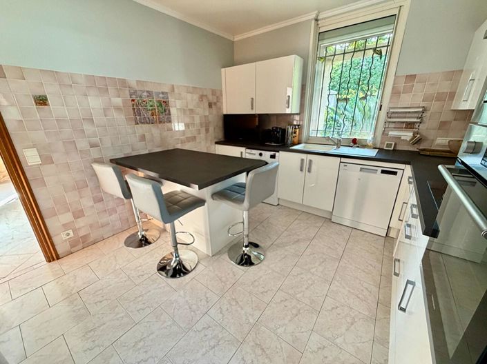 Image No.7-3 Bed House for sale