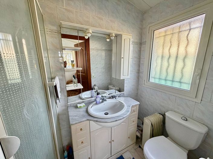 Image No.9-3 Bed House for sale