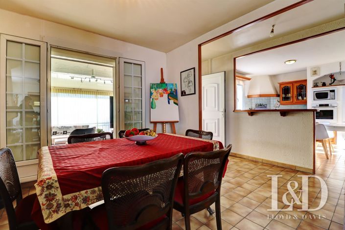 Image No.7-3 Bed House for sale