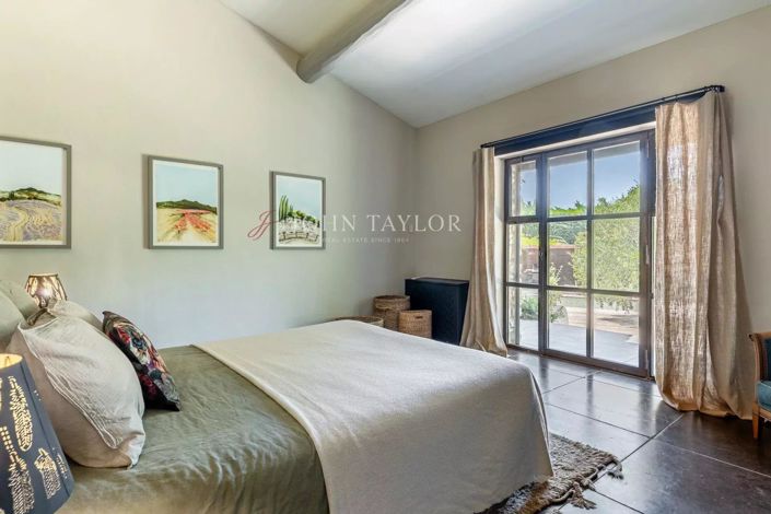 Image No.8-5 Bed House for sale