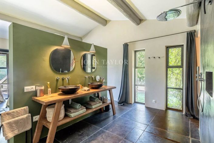 Image No.9-5 Bed House for sale