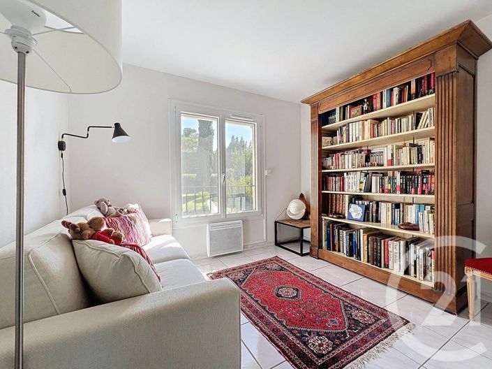 Image No.16-5 Bed House for sale