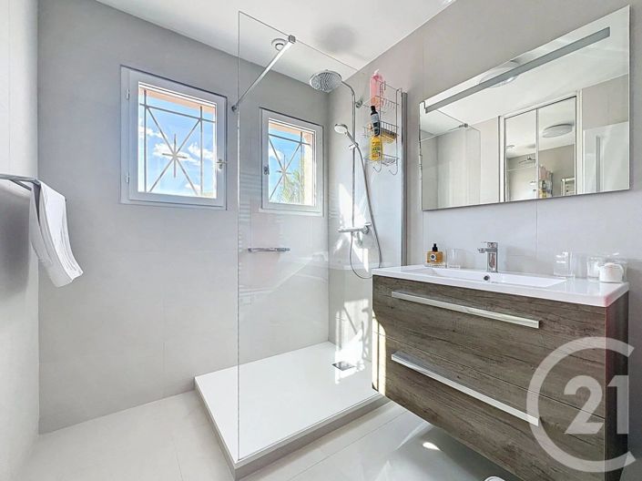 Image No.17-5 Bed House for sale