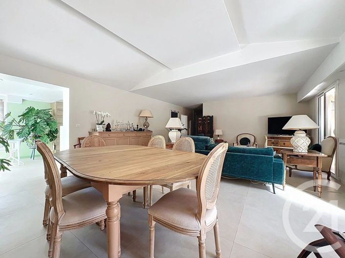 Image No.7-5 Bed House for sale