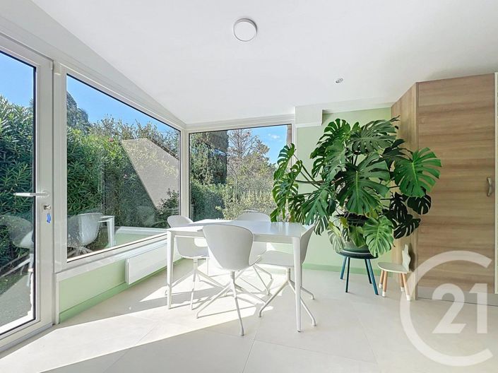 Image No.9-5 Bed House for sale