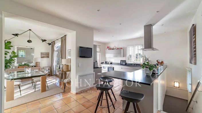 Image No.10-3 Bed House for sale