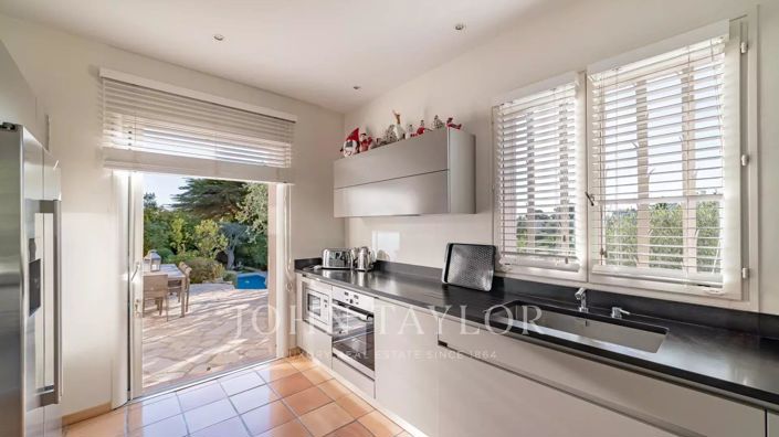 Image No.11-3 Bed House for sale