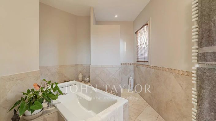 Image No.15-3 Bed House for sale