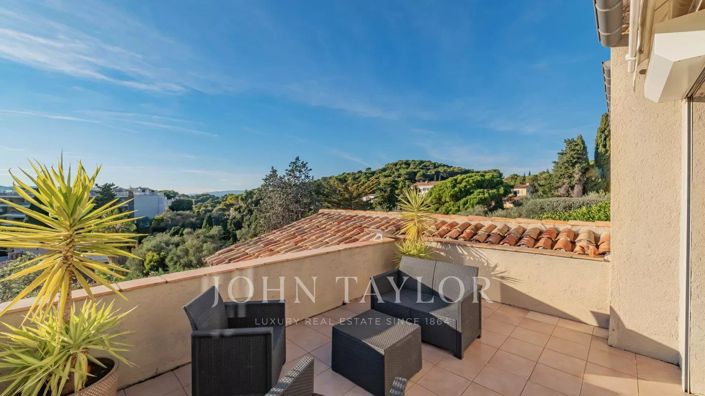 Image No.20-3 Bed House for sale