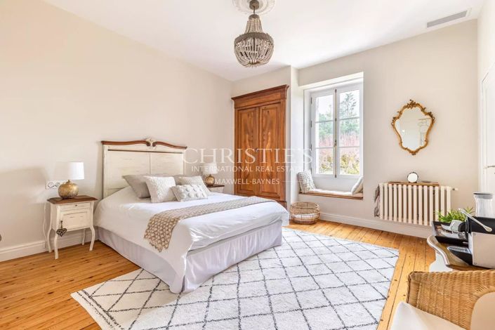 Image No.11-10 Bed House for sale