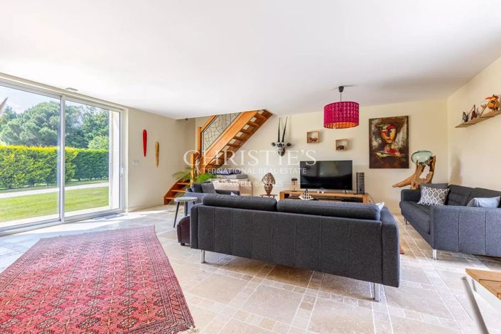 Image No.25-10 Bed House for sale