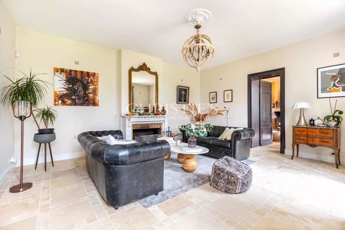 Image No.7-10 Bed House for sale